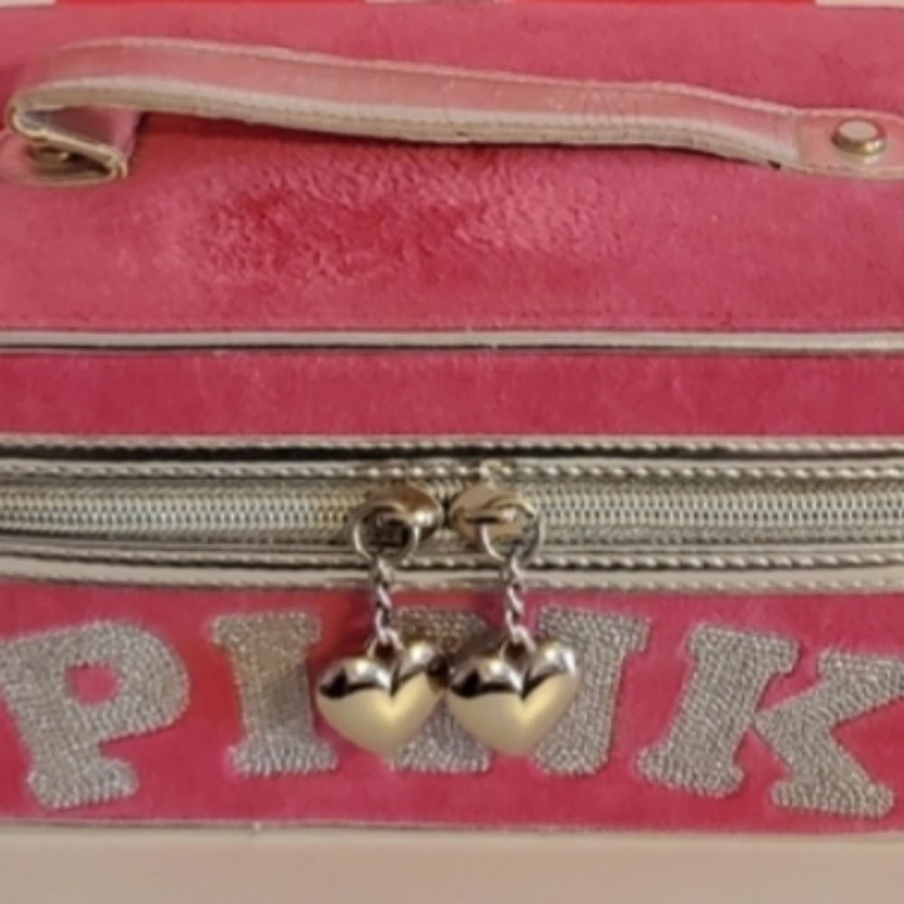 ISO vintage VS PINK train cases